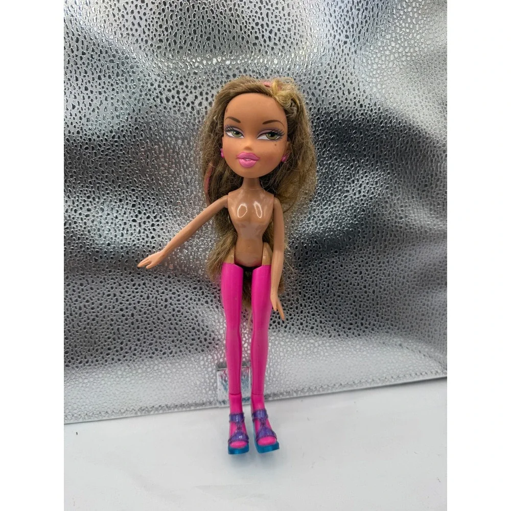 Bratz Doll Yasmin Fashion Doll Pink Stockings‎ Boots Blonde Hair